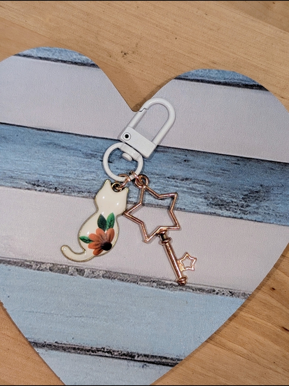 White Floral Cat Charm With Star Charm Keychain